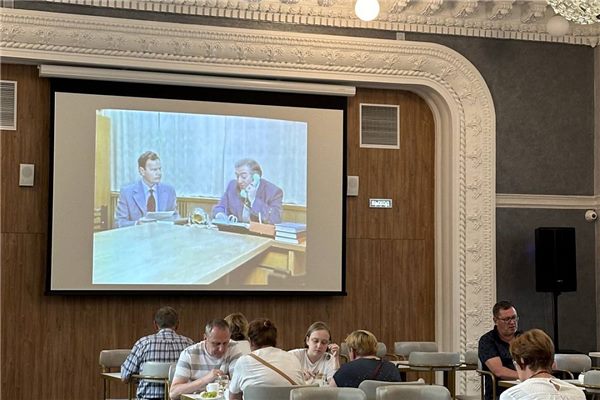 Показ фильмов в ресторане санатория «Шахтёр» — фото 2