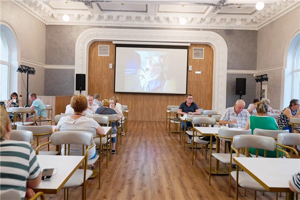 Показ фильмов в ресторане санатория «Шахтёр» — фото 4